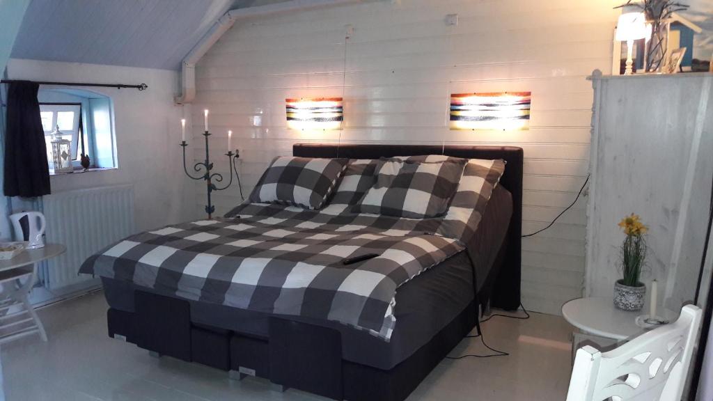 Farmer's Suite room 2